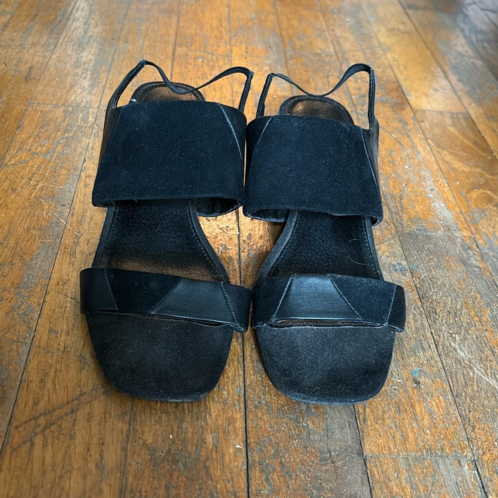 Kelsi Dagger black sandals